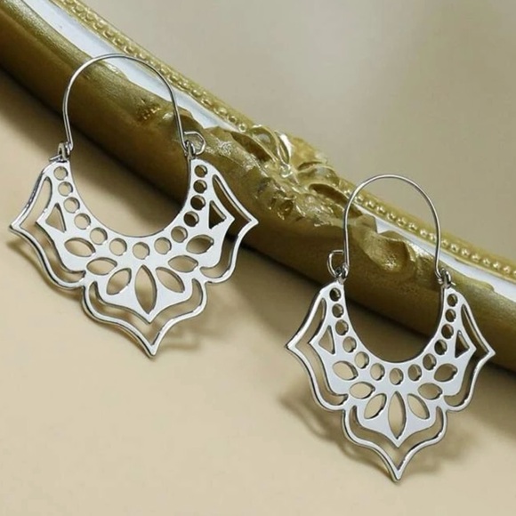 “Perforated Lotus” Lacey Punctured Ethnic Bollywood Floral Flower Petal Hoops - Picture 5 of 16